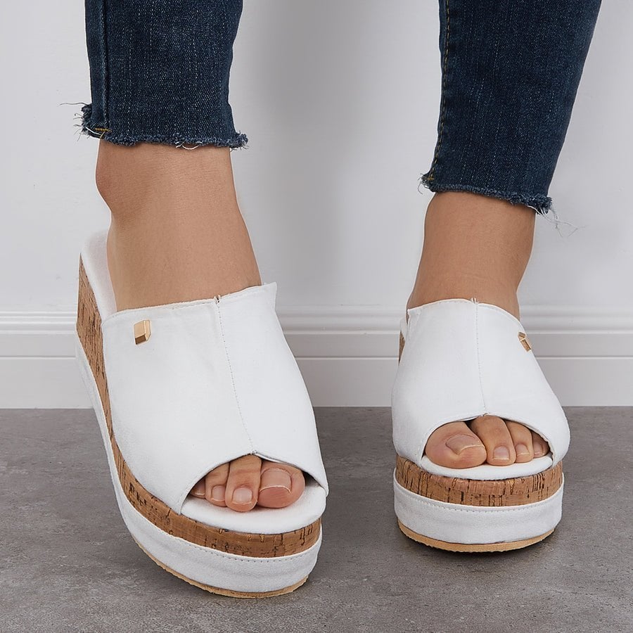 Bekväma slip-on-sandaler med innersula av kork. Sandaler med kil
