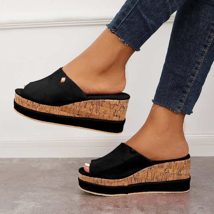 Bekväma slip-on-sandaler med innersula av kork. Sandaler med kil