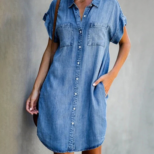 Klänning i denimlook med korta ärmar