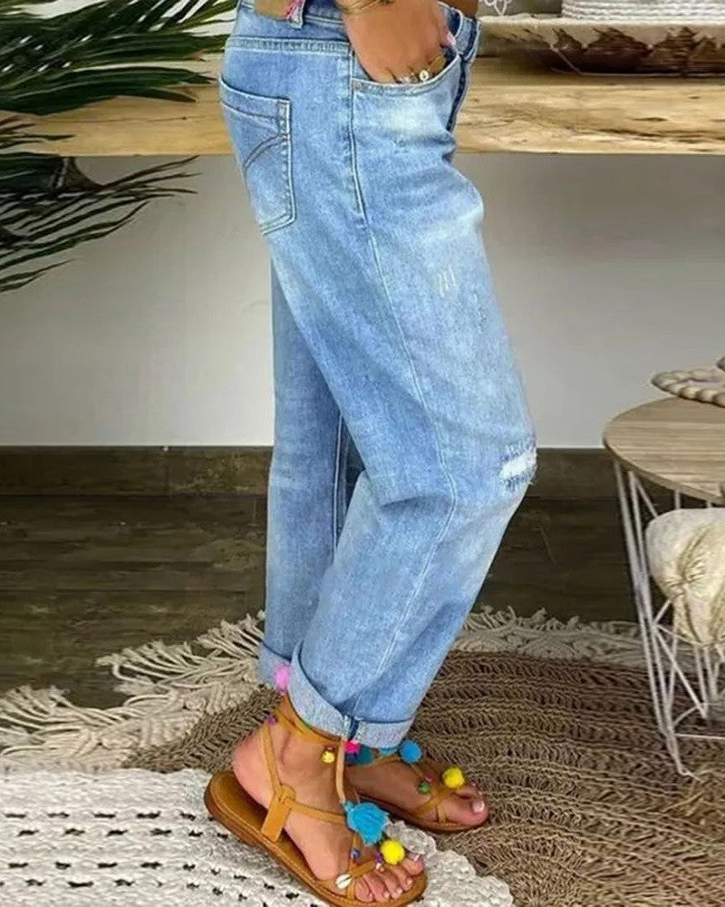 Slitna jeans med låg midja och knappar