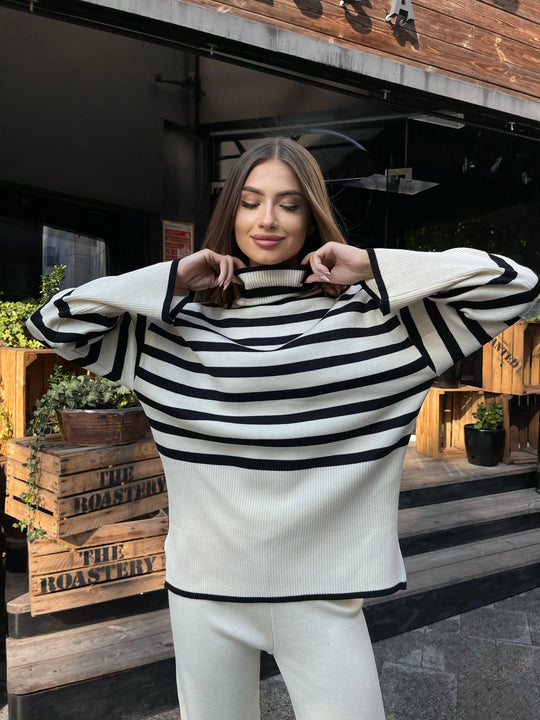 Damkläder - Stickat set - Randig turtleneck och lösa byxor - Perfekt för vardags- och vinterkläder