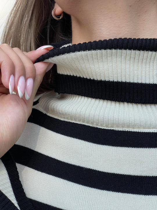 Damkläder - Stickat set - Randig turtleneck och lösa byxor - Perfekt för vardags- och vinterkläder