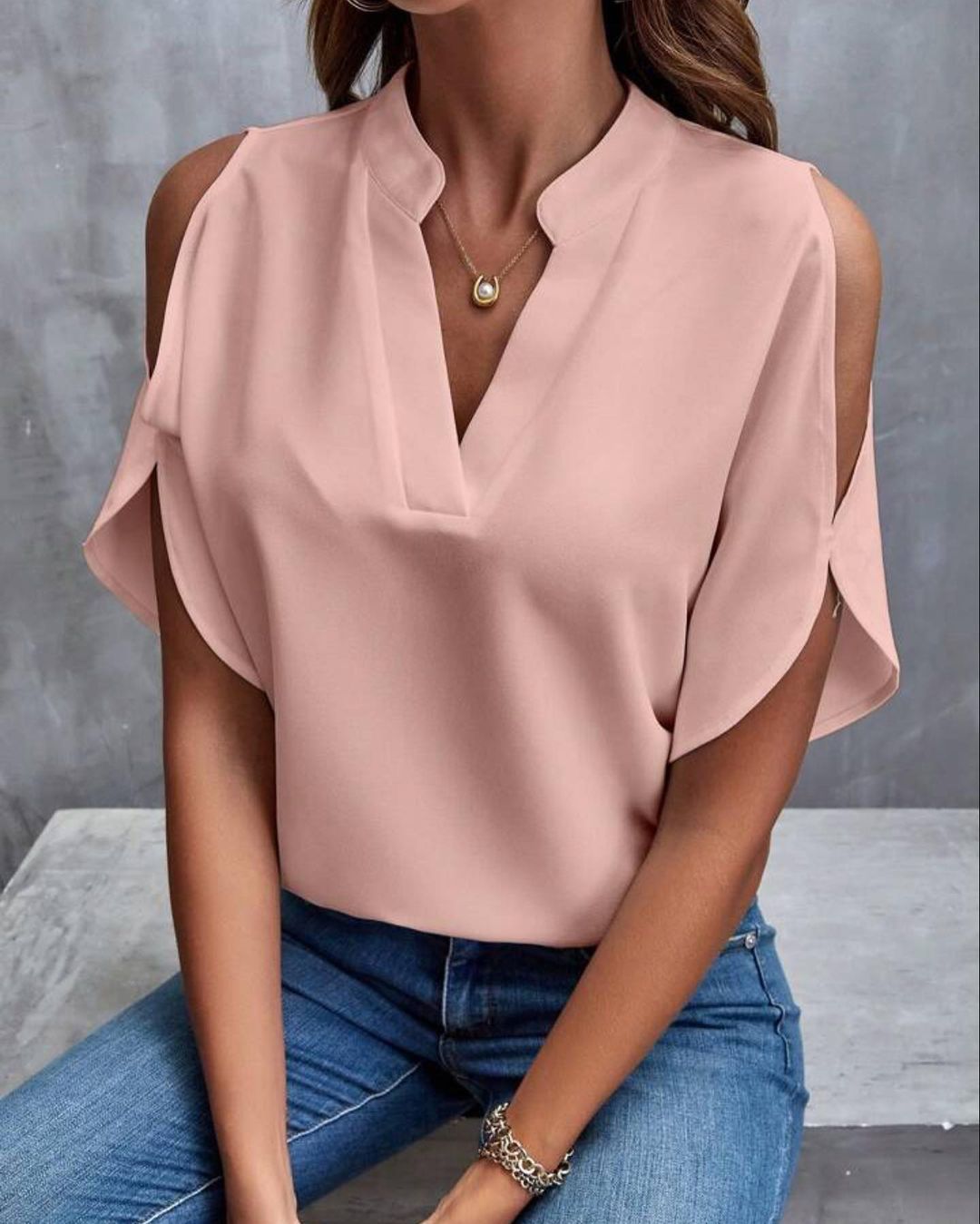 V hals off shoulder chiffongblus i enfärgad för kvinnor
