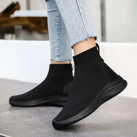 Damskor - sneakers - högt skurna lätta enfärgade skor