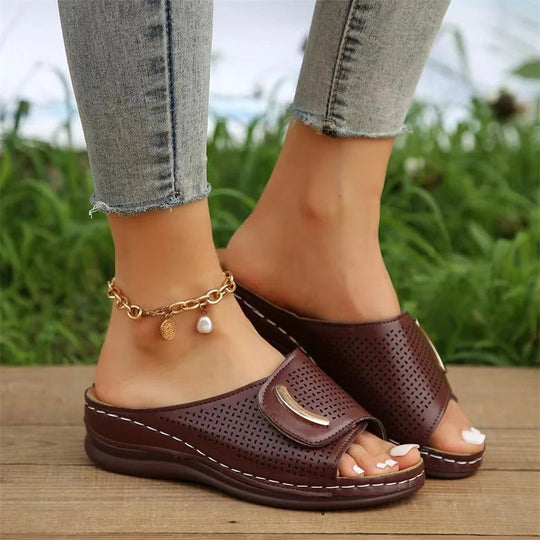Sandaler för kvinnor med ihålig design för förbättrad andningsförmåga