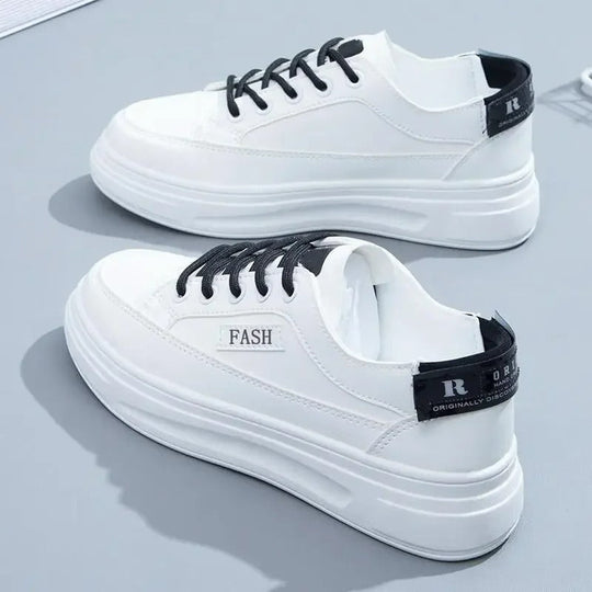 Damskor - Höga sneakers - patchwork sportiga skor med bokstavstryck