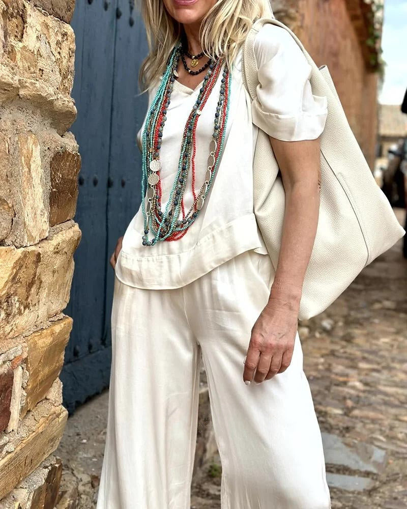 Elegant enfärgat set med blus och byxor