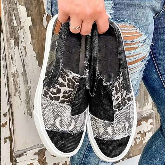 Slip-ons med avslappnad passform i canvas med djurmönster