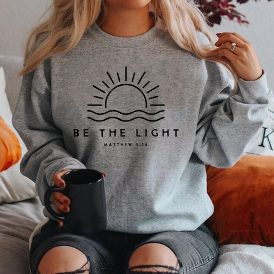 grå  -GIGI® - Snygg tröja "Be The Light"