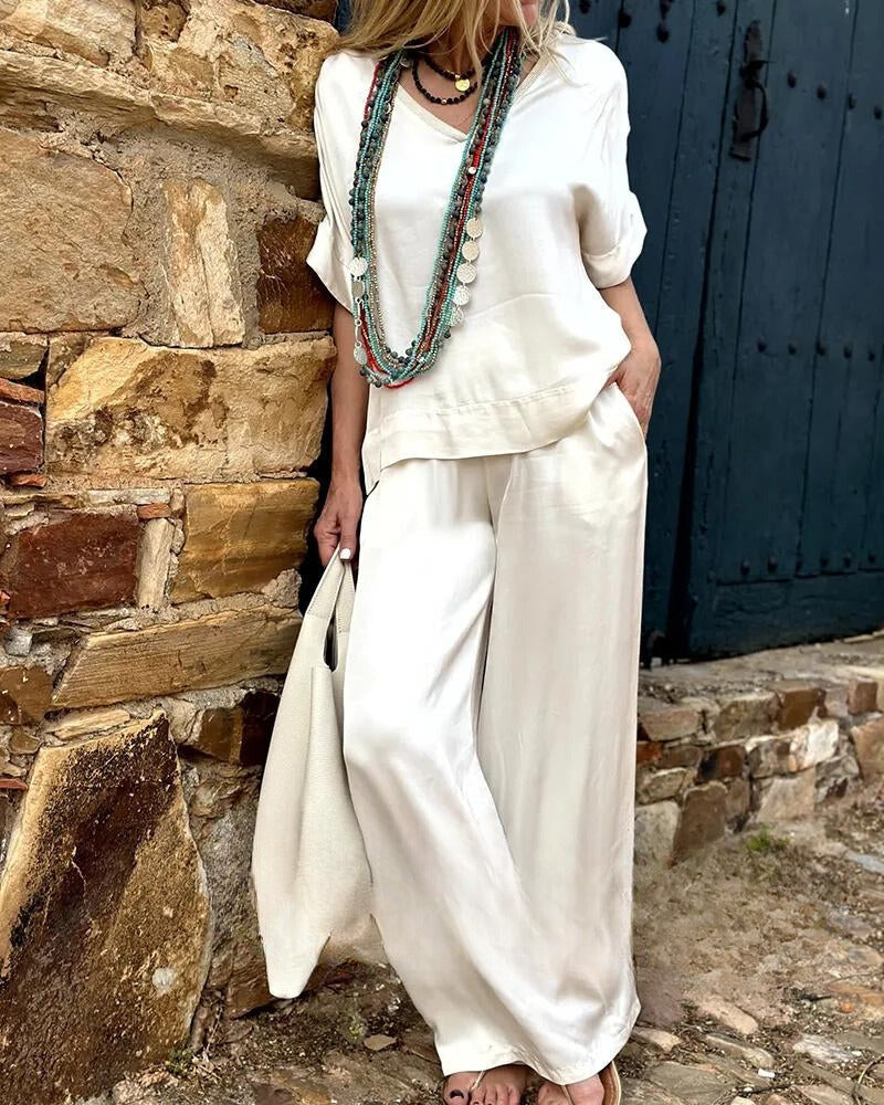 Elegant enfärgat set med blus och byxor