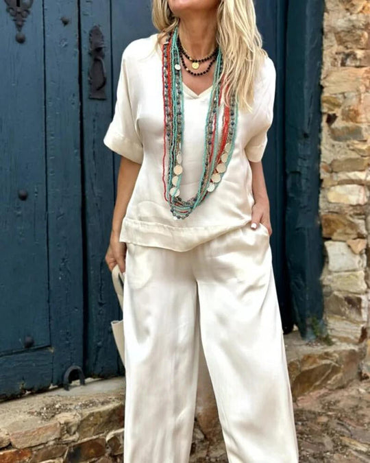 Elegant enfärgat set med blus och byxor