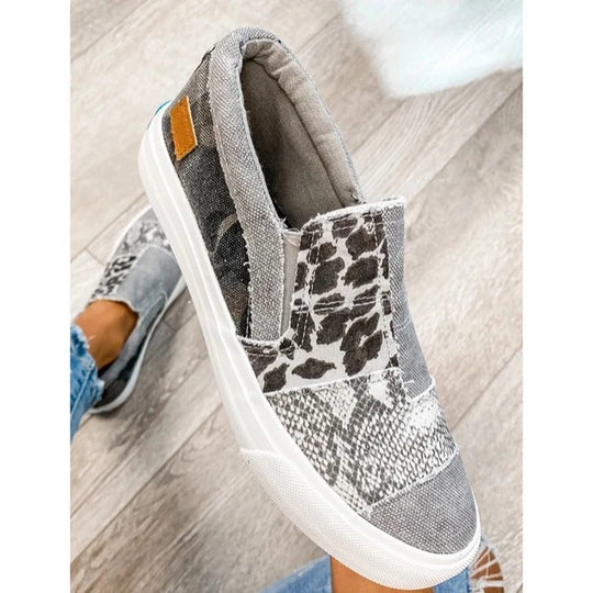 Slip-ons med avslappnad passform i canvas med djurmönster