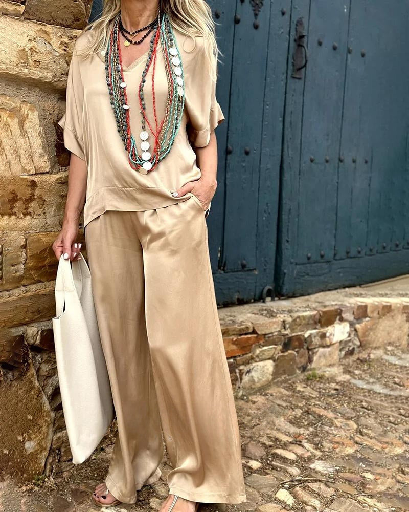 Elegant enfärgat set med blus och byxor