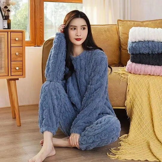 Bekvämt tvådelat set i tjock ribbad fleece och sammet