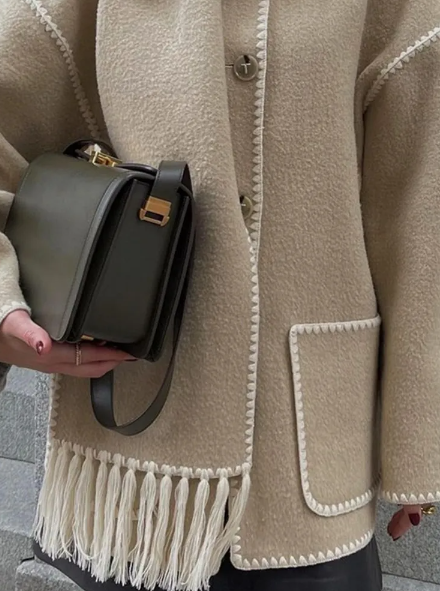 Yasmin Höstens oversized jacka med scarf