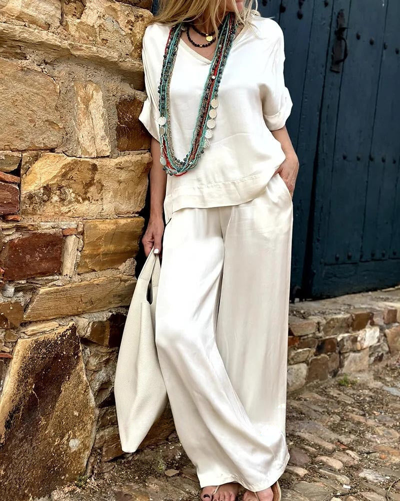 Elegant enfärgat set med blus och byxor