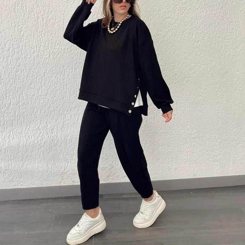 Snyggt tvådelat set med jacka och byxor med knappar