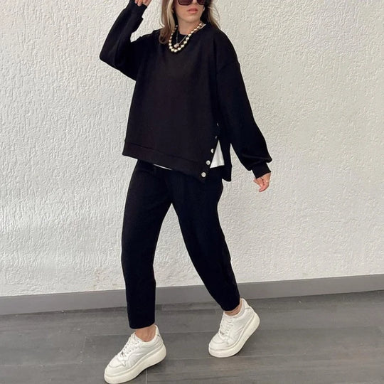 Snyggt tvådelat set med jacka och byxor med knappar